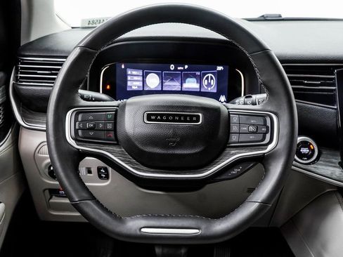 Used 2024 Jeep Wagoneer L Series II w/ Flexible Seating Group image 18