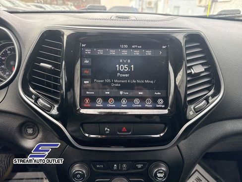 Used 2019 Jeep Cherokee Limited image 16