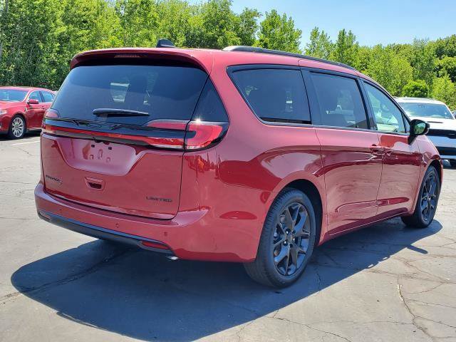 New 2027 Chrysler Pacifica Limited FWD image 3