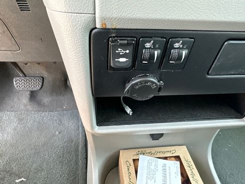 Used 2017 Toyota Sienna XLE FWD image 7