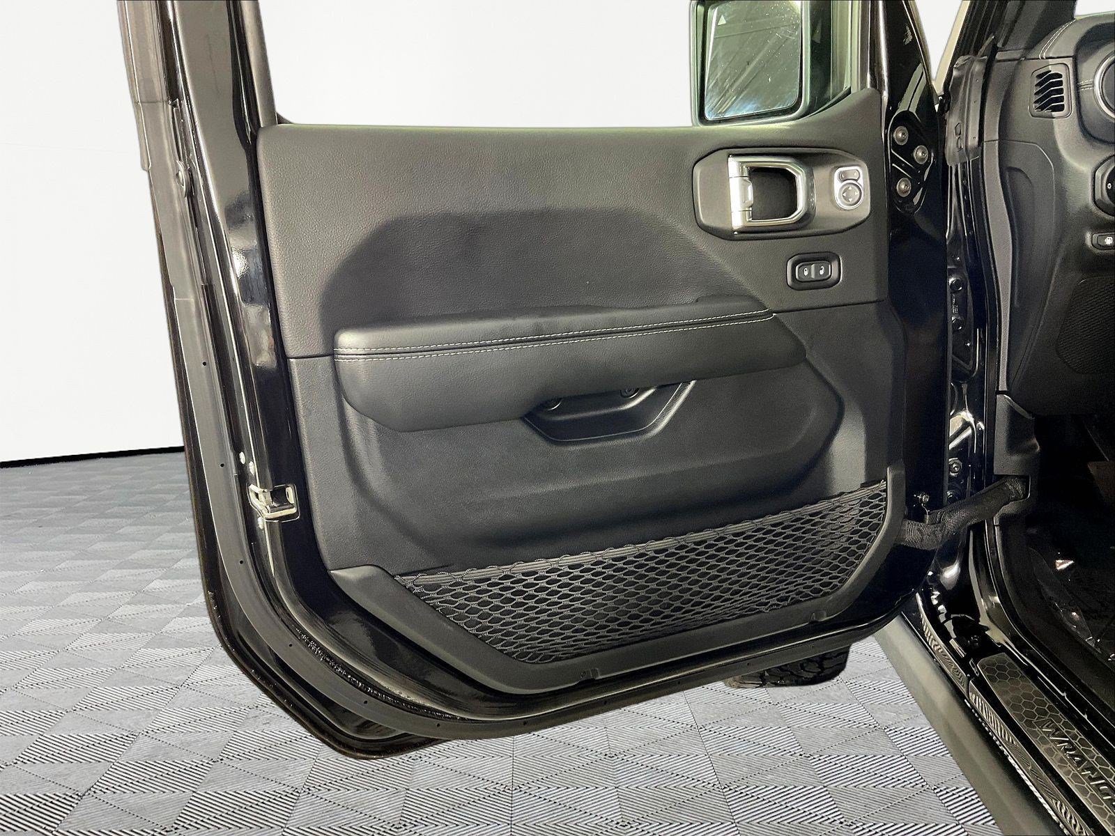 Used 2021 Jeep Wrangler Unlimited Rubicon 4xe w/ Steel Bumper Group AWD/4WD image 20