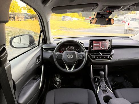 Used 2022 Toyota Corolla Cross LE FWD image 28