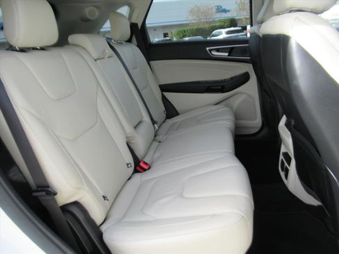 Used 2020 Ford Edge Titanium image 30