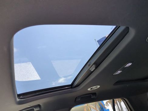 Used 2023 Chevrolet Traverse High Country FWD image 23