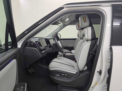 Used 2024 Rivian R1S Adventure AWD/4WD image 11