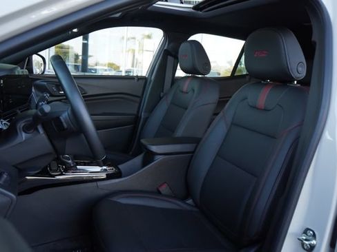 Used 2026 Chevrolet Trax RS w/ Sunroof Package FWD image 23