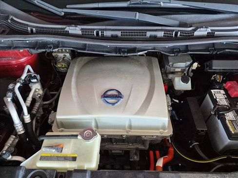 Used 2015 Nissan Leaf SL w/ Premium Package FWD image 22
