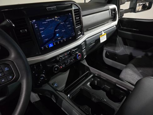 New 2026 Ford F250 XLT w/ XLT Premium Package AWD/4WD image 25