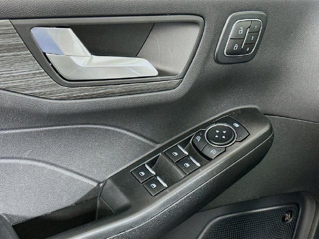 Used 2025 Ford Escape SE w/ PHEV Premium Package FWD image 10