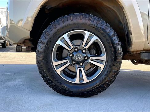 Used 2019 Toyota Tacoma TRD Sport AWD/4WD image 8