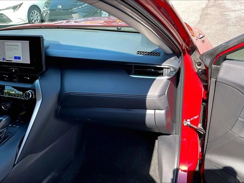 Used 2023 Toyota Venza LE AWD/4WD image 17