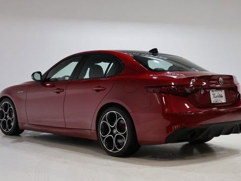 Used 2023 Alfa Romeo Giulia Veloce RWD image 5
