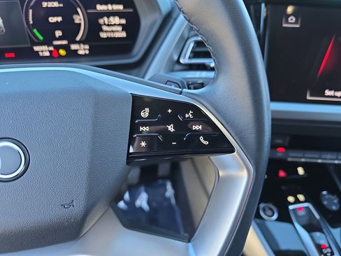 Used 2023 Audi Q4 e-tron Premium Plus w/ Premium Plus image 18