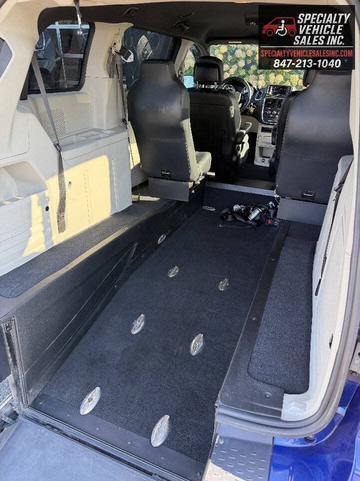 Used 2018 Dodge Grand Caravan SXT FWD image 14