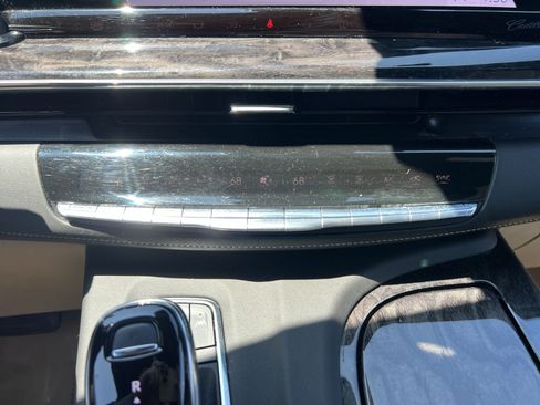 Used 2023 Cadillac Escalade Premium Luxury w/ Performance Package AWD/4WD image 21