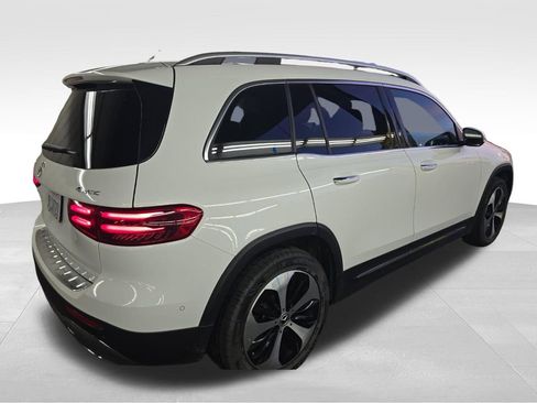 Used 2025 Mercedes-Benz GLB 250 4MATIC image 2