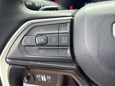 Certified 2022 Jeep Grand Cherokee Altitude image 16