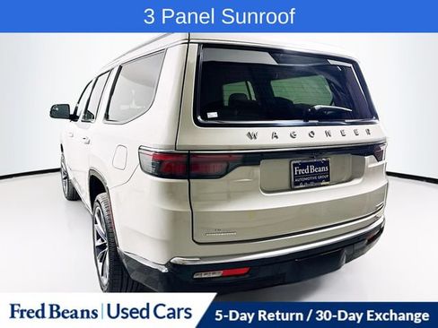 Used 2022 Jeep Wagoneer Series III w/ Premium Group I AWD/4WD image 6