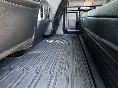 Used 2022 Ford F250 Lariat w/ Black Appearance Package AWD/4WD image 11