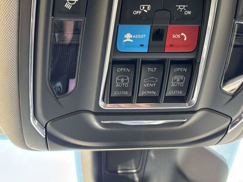 Used 2023 Jeep Grand Cherokee 4WD 4xe image 27