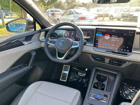 New 2026 Volkswagen Tiguan SE R-Line FWD image 9