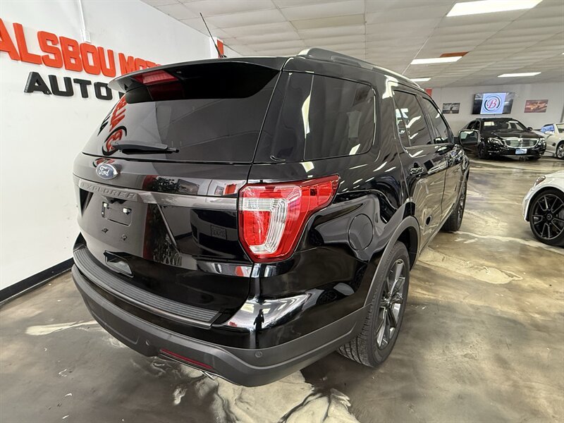 Used 2018 Ford Explorer XLT w/ Equipment Group 202A FWD image 7