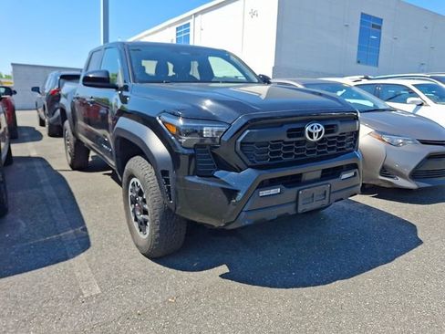 Certified 2024 Toyota Tacoma TRD Off-Road AWD/4WD image 5