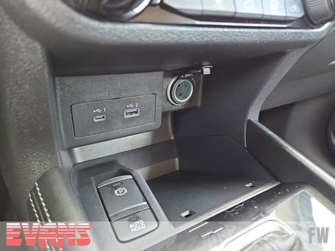 Used 2021 Nissan Kicks SV w/ Interior Electronics Package image 10