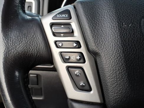 Used 2018 Nissan Titan SV w/ SV Convenience Package image 20