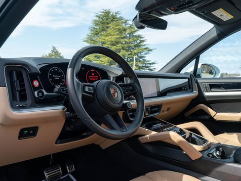 Certified 2025 Porsche Cayenne S w/ Premium Package Plus image 4