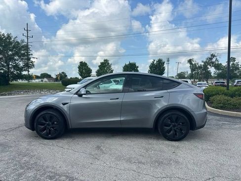 Used 2024 Tesla Model Y Long Range RWD image 4