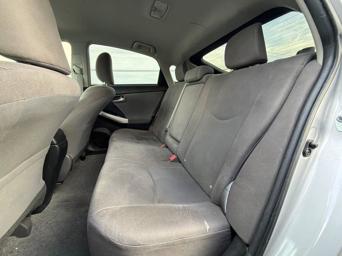 Used 2015 Toyota Prius Two w/ Preferred Accessory Package FWD image 7