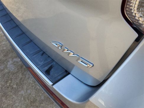 Used 2023 Ford Explorer Limited image 8