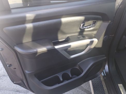 Used 2019 Nissan Titan SL w/ Chrome Package image 16