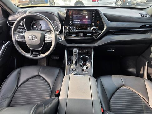 Used 2021 Toyota Highlander XSE image 26