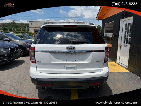 Used 2015 Ford Explorer XLT w/ Equipment Group 202B FWD image 4