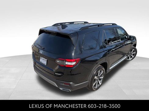Used 2025 Honda Pilot Touring image 6