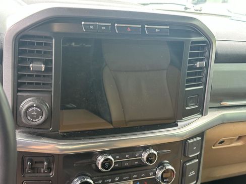 Used 2021 Ford F150 Lariat w/ Trailer Tow Package RWD image 11