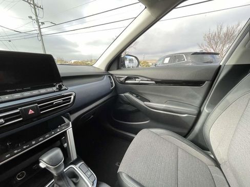 Used 2023 Kia Seltos S w/ Navigation Package image 30