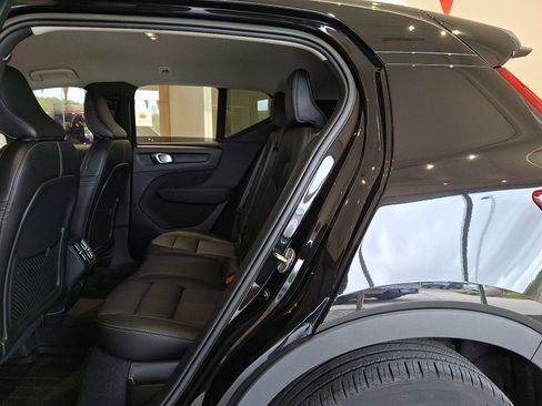Certified 2023 Volvo XC40 B5 Core w/ Convenience Package AWD/4WD image 11