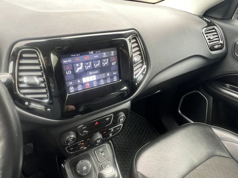 Used 2020 Jeep Compass Latitude AWD/4WD image 19