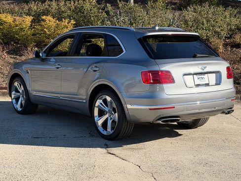 Used 2018 Bentley Bentayga image 3