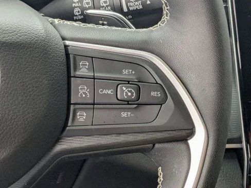 Certified 2023 Jeep Grand Cherokee Altitude AWD/4WD image 16