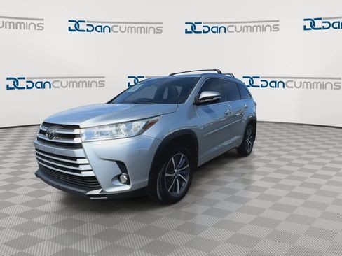 Used 2018 Toyota Highlander XLE image 4
