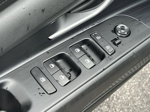 Used 2024 Hyundai Elantra SEL FWD image 9