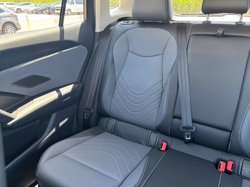 Used 2026 Volkswagen Tiguan SE AWD/4WD image 36