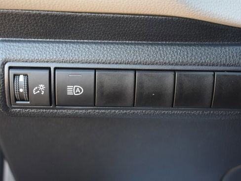 Used 2025 Toyota Corolla LE image 27