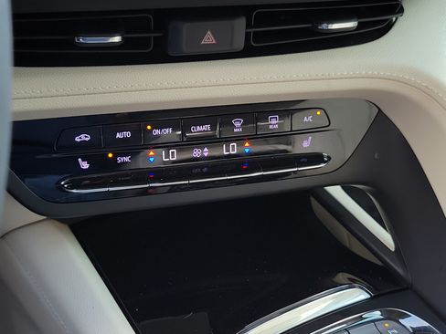 Used 2023 Buick Envision Essence AWD/4WD image 30