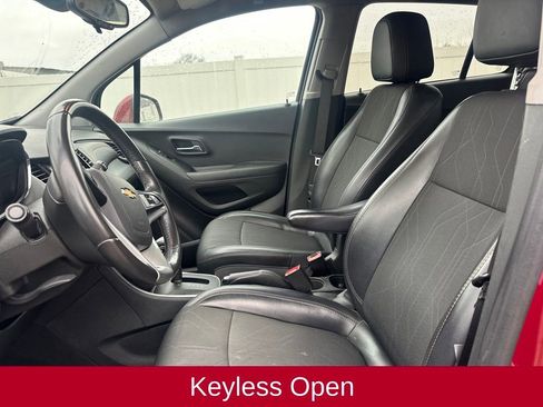 Used 2020 Chevrolet Trax LT w/ LT Convenience Package image 13