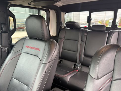 Used 2022 Jeep Gladiator Rubicon w/ Cold Weather Group image 17